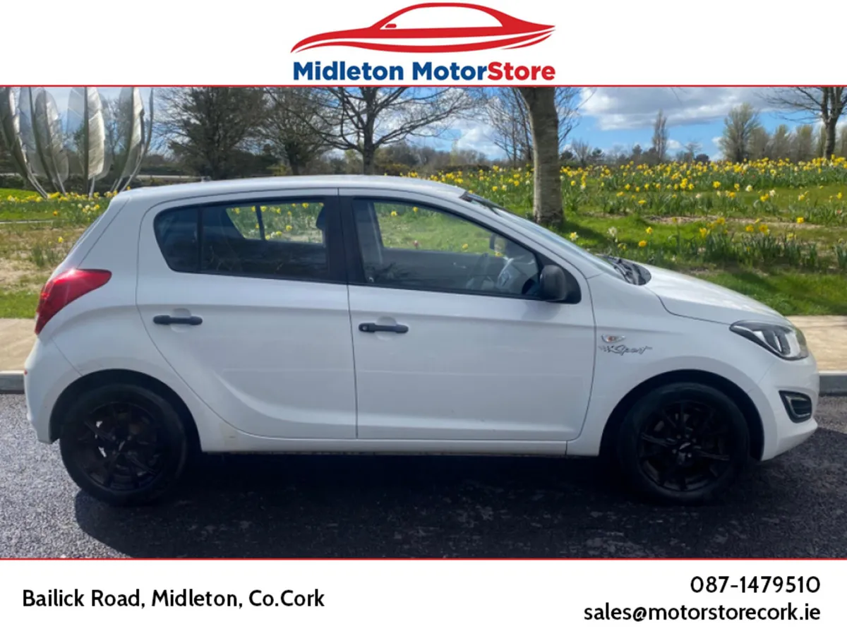 Hyundai i20 Hatchback, Petrol, 2014, White