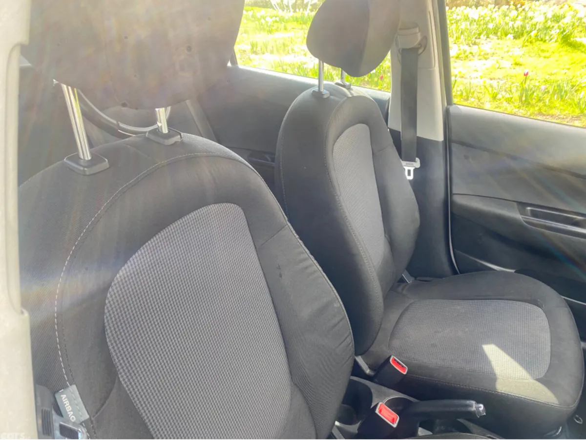 Hyundai i20 Hatchback, Petrol, 2014, White