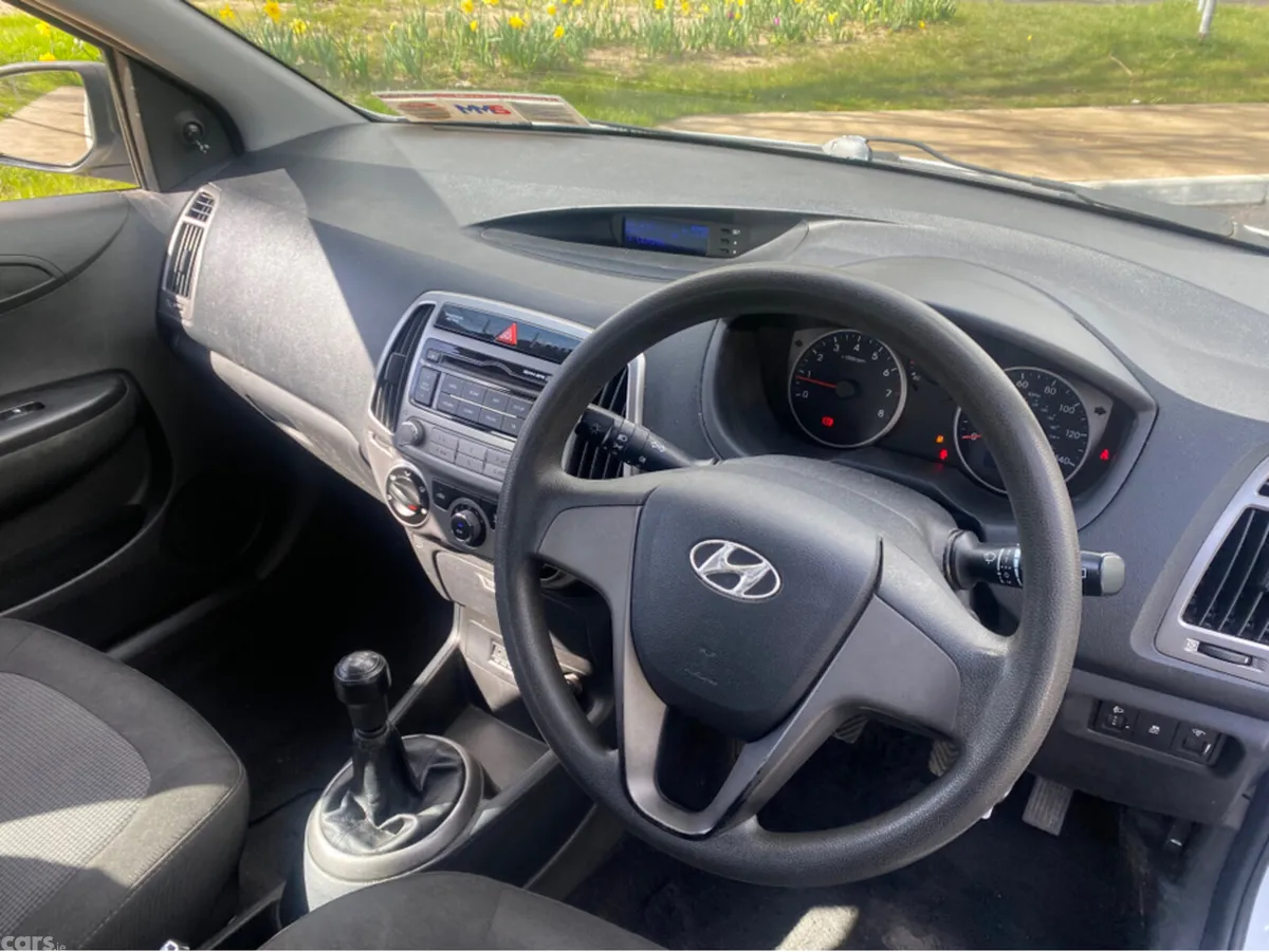 Hyundai i20 Hatchback, Petrol, 2014, White