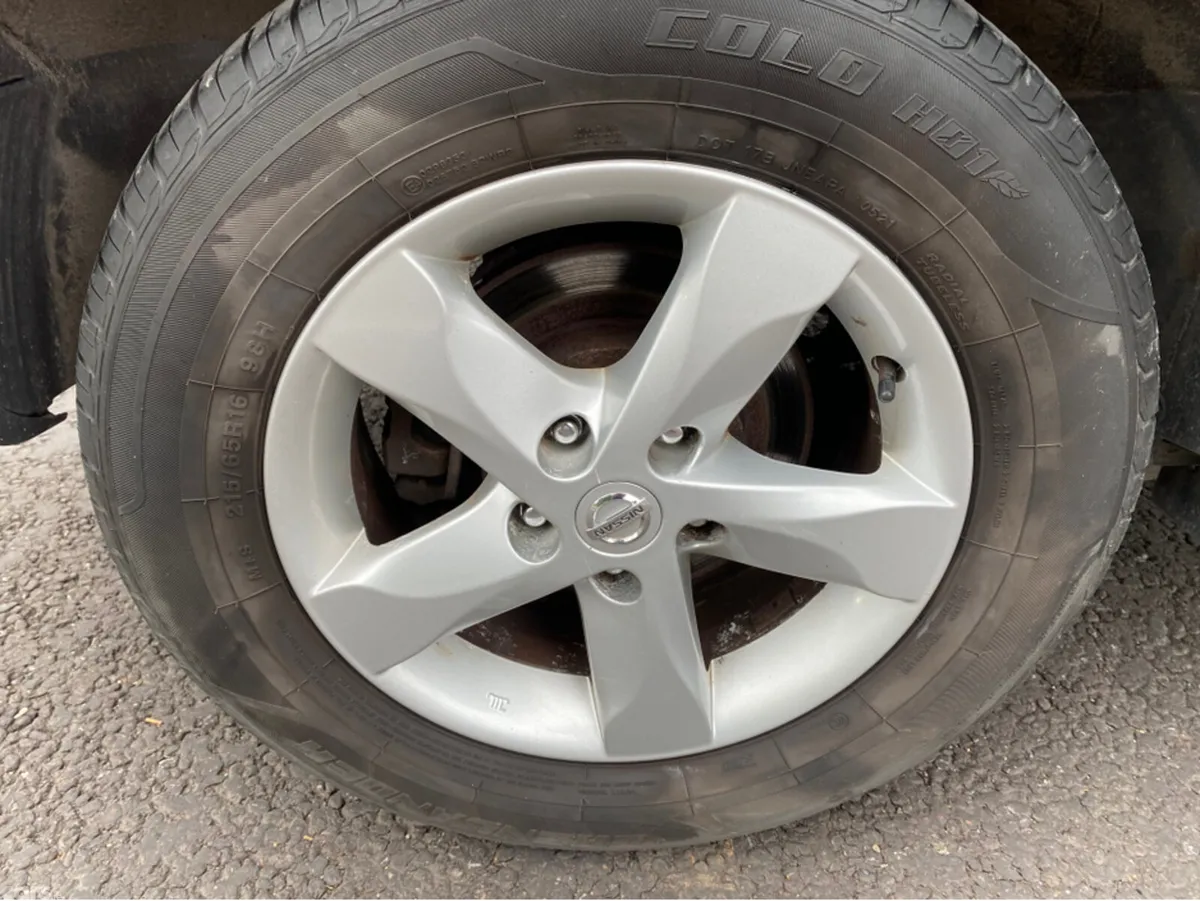 Nissan Qashqai+2 Hatchback, Diesel, 2011, Red