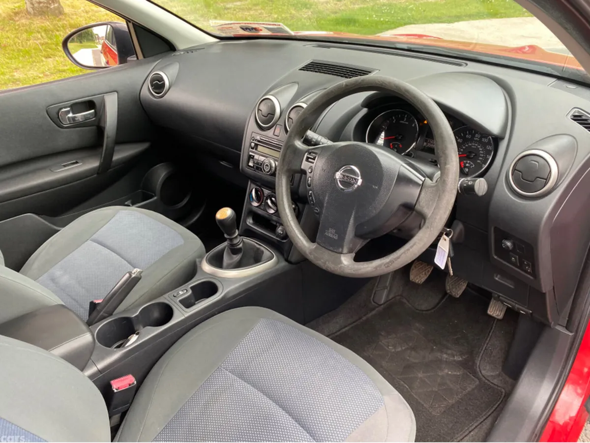 Nissan Qashqai+2 Hatchback, Diesel, 2011, Red