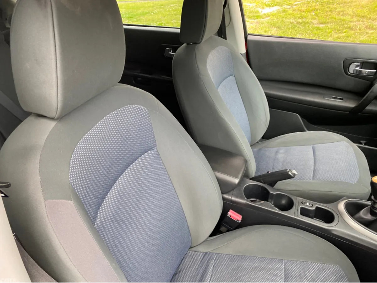 Nissan Qashqai+2 Hatchback, Diesel, 2011, Red