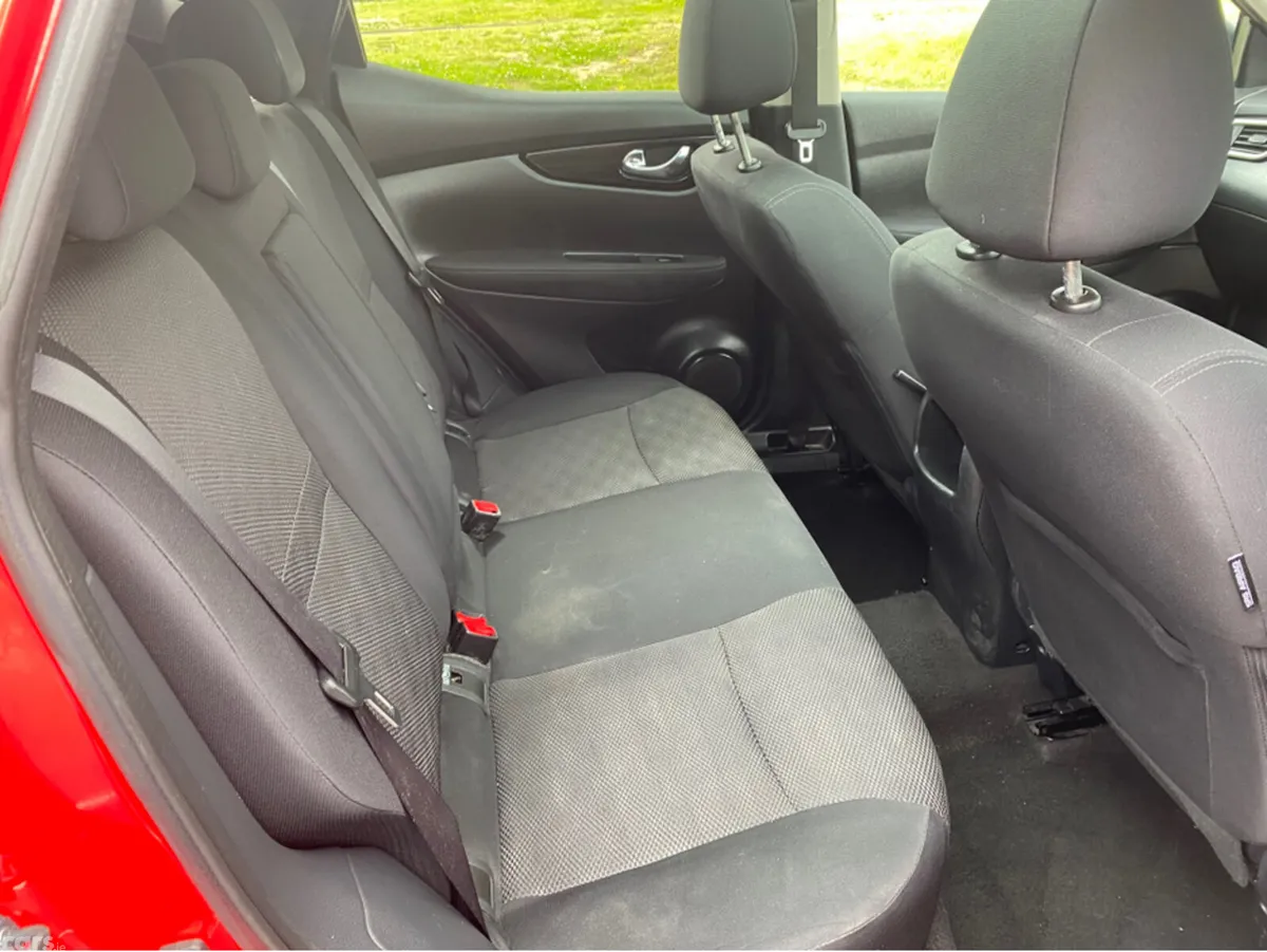 Nissan Qashqai Hatchback, Diesel, 2016, Red