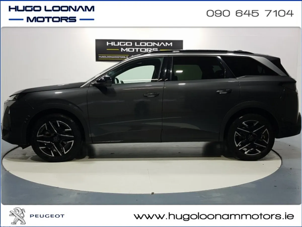 Peugeot 5008 MPV, Petrol, 2025, Grey