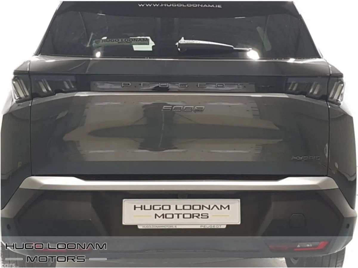 Peugeot 5008 MPV, Petrol, 2025, Grey