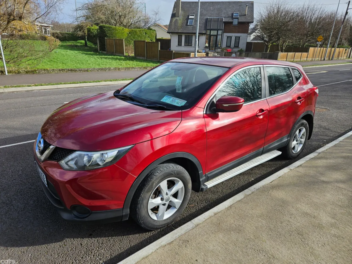 Nissan Qashqai MPV, Petrol, 2014, Red