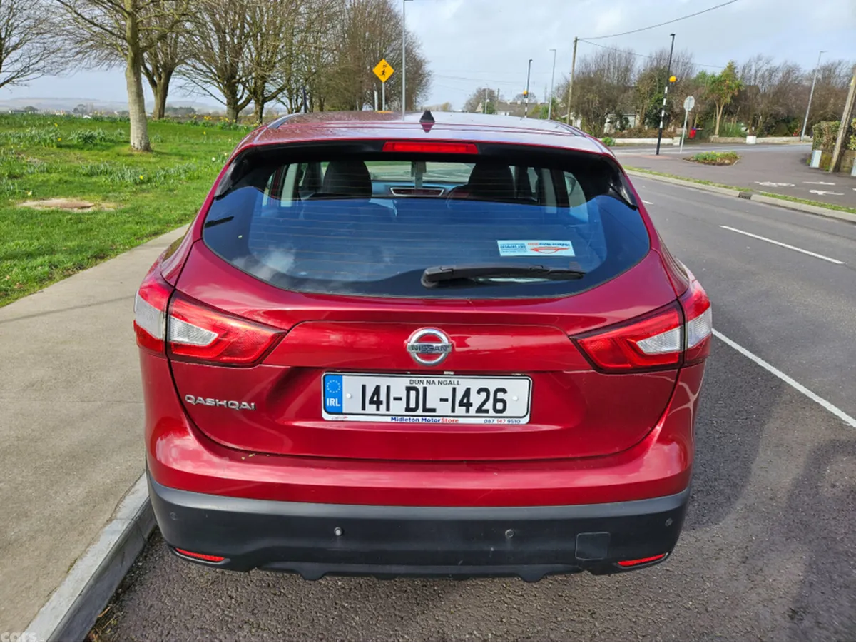 Nissan Qashqai MPV, Petrol, 2014, Red