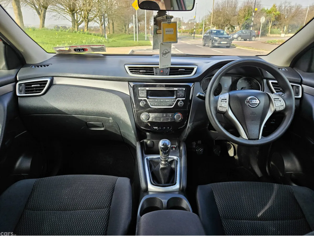 Nissan Qashqai MPV, Petrol, 2014, Red