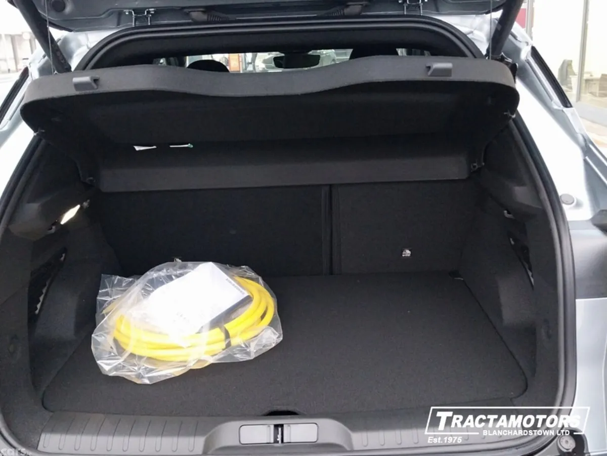 Alfa Romeo Junior Hatchback, Electric, 2025, Grey