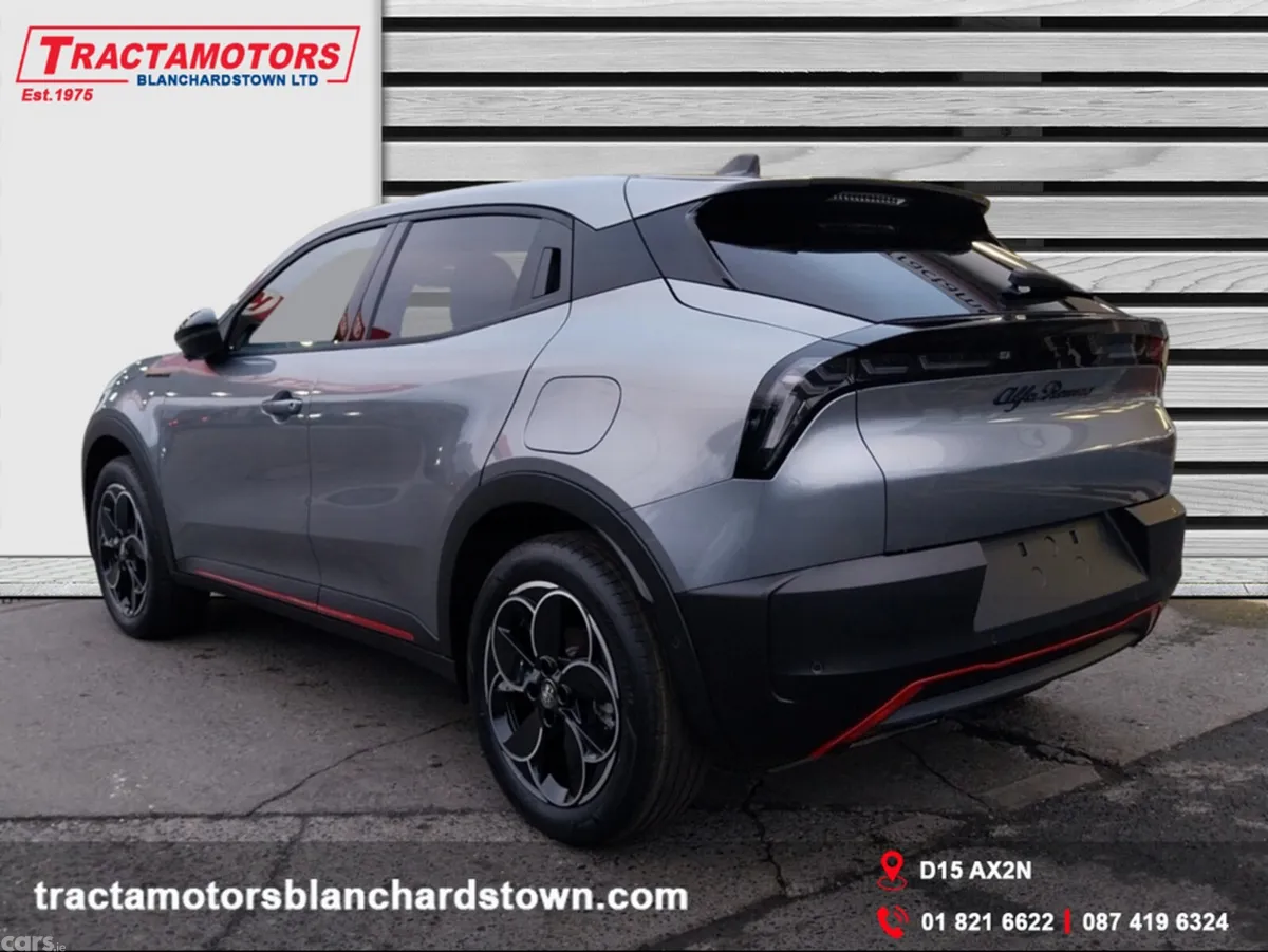 Alfa Romeo Junior Hatchback, Electric, 2025, Grey