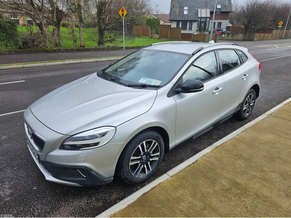 Volvo V40 Hatchback, Diesel, 2018, Grey