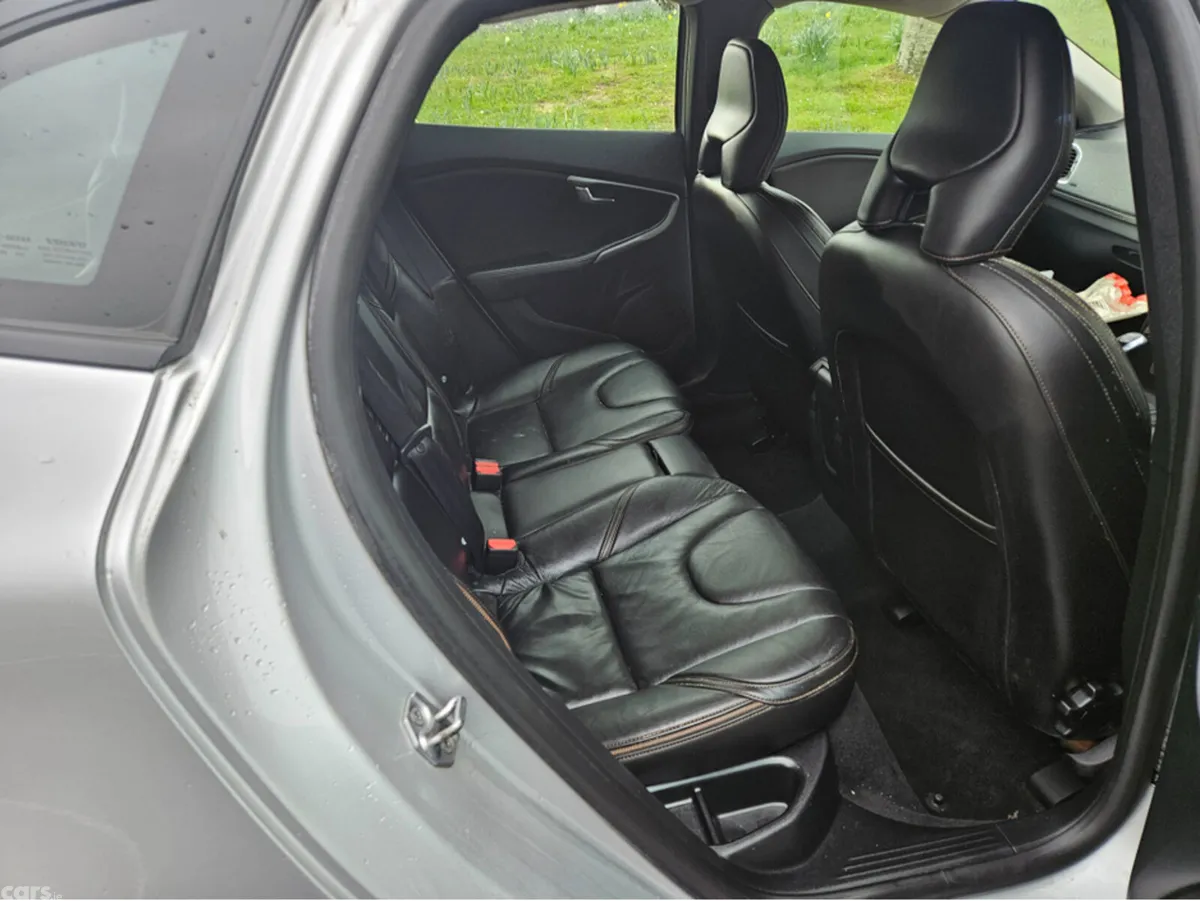 Volvo V40 Hatchback, Diesel, 2018, Grey