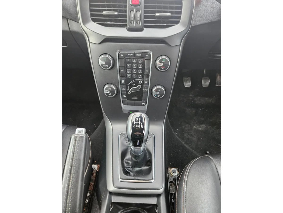 Volvo V40 Hatchback, Diesel, 2018, Grey