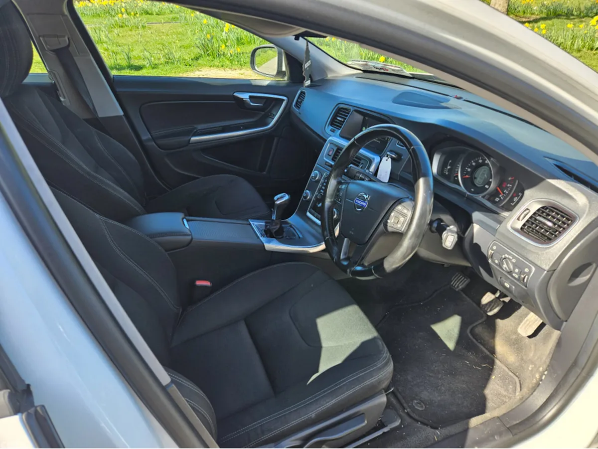 Volvo V60 Estate, Diesel, 2015, White