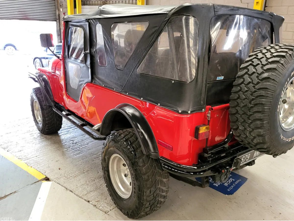 Jeep Renegade SUV, Petrol, 1975, Red