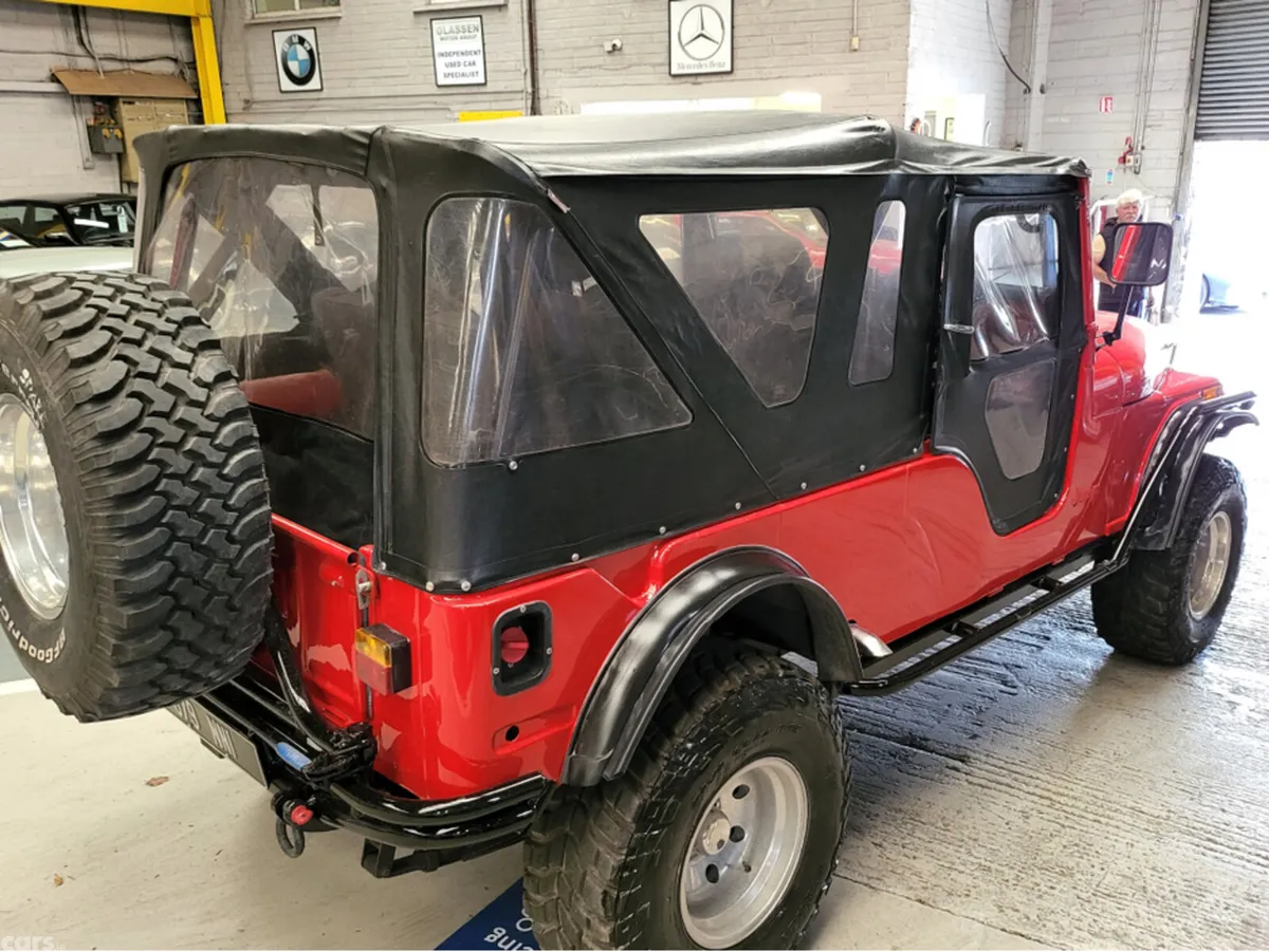 Jeep Renegade SUV, Petrol, 1975, Red