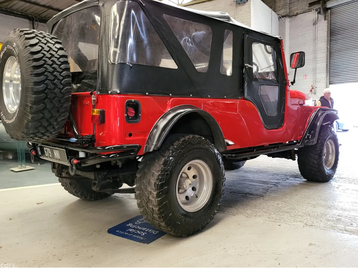 Jeep Renegade SUV, Petrol, 1975, Red