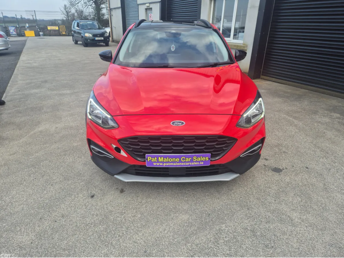 Ford Focus Hatchback, Diesel, 2021, Red