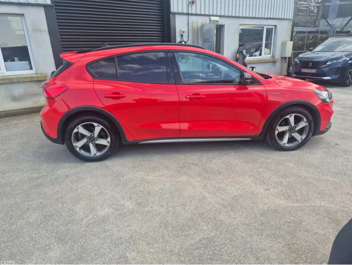 Ford Focus Hatchback, Diesel, 2021, Red
