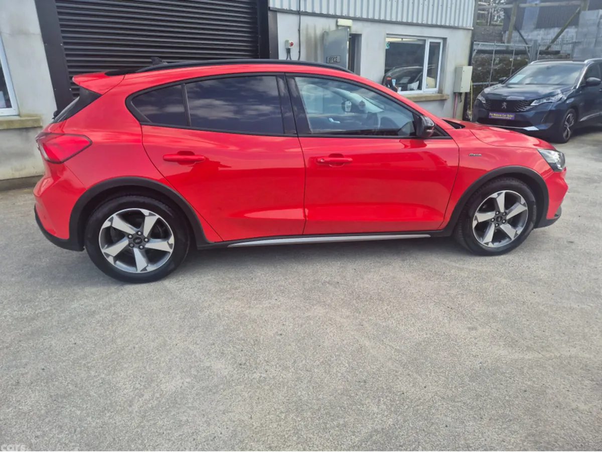 Ford Focus Hatchback, Diesel, 2021, Red