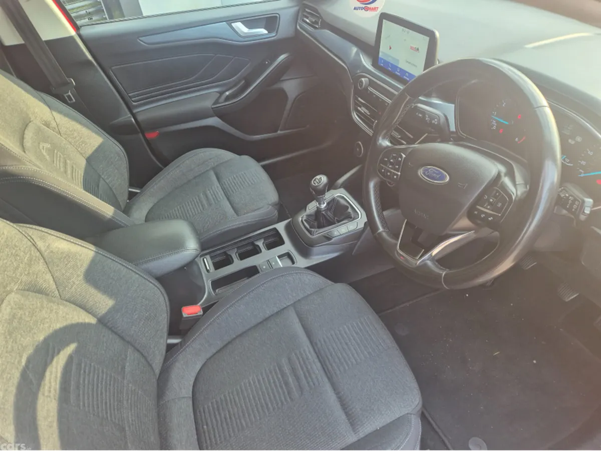 Ford Focus Hatchback, Diesel, 2021, Red