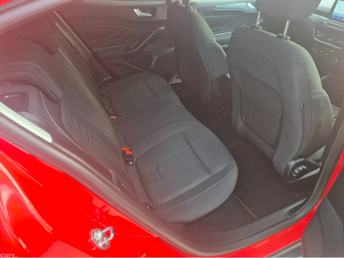 Ford Focus Hatchback, Diesel, 2021, Red