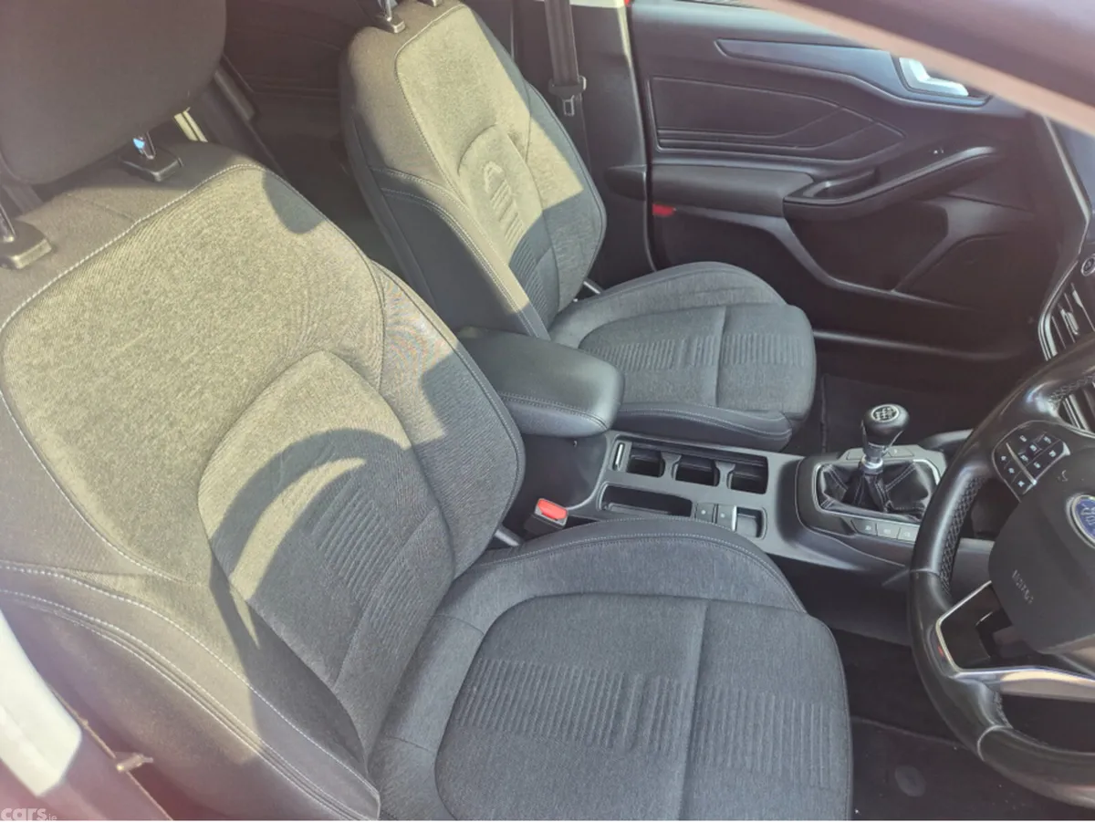 Ford Focus Hatchback, Diesel, 2021, Red