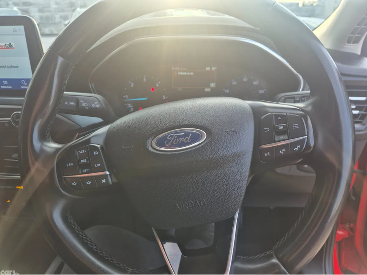 Ford Focus Hatchback, Diesel, 2021, Red