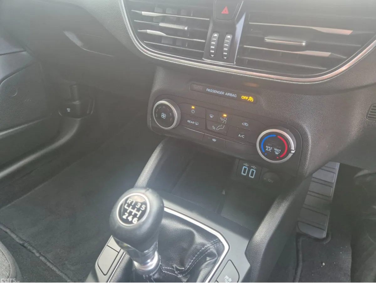 Ford Focus Hatchback, Diesel, 2021, Red