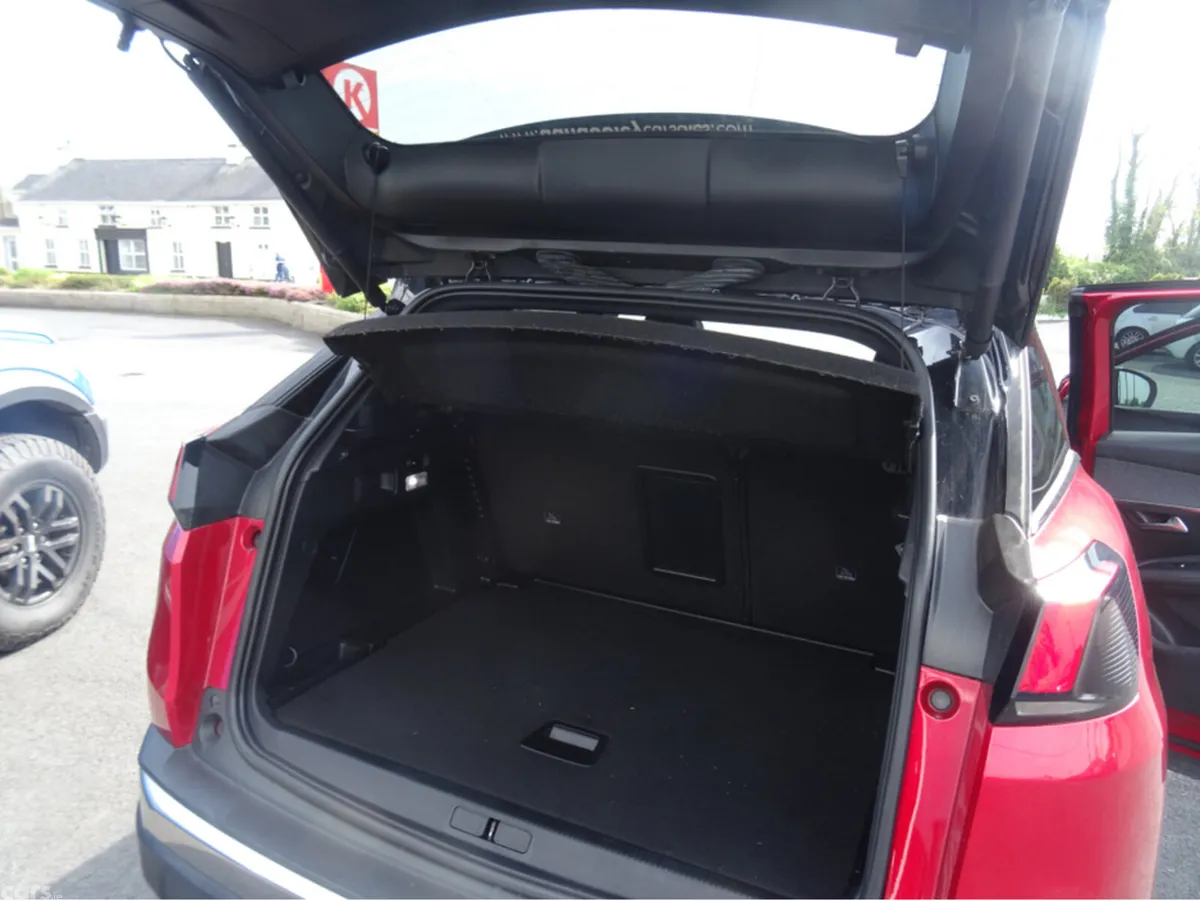 Peugeot 3008 Hatchback, Diesel, 2018, Red