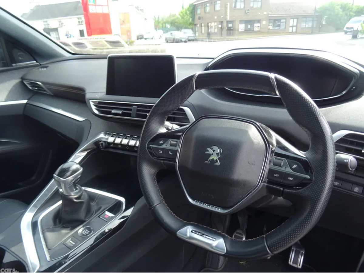 Peugeot 3008 Hatchback, Diesel, 2018, Red