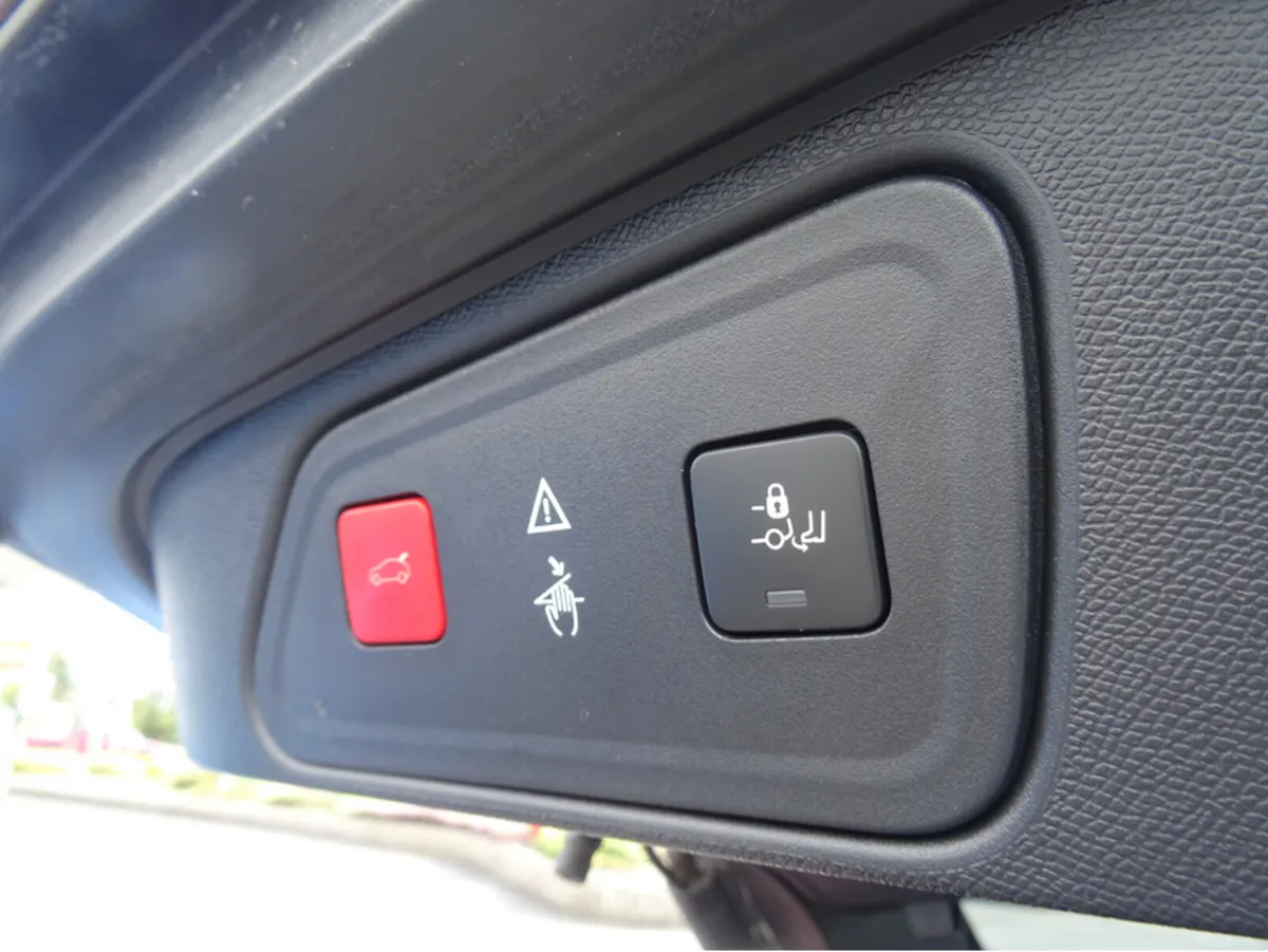 Peugeot 3008 Hatchback, Diesel, 2018, Red