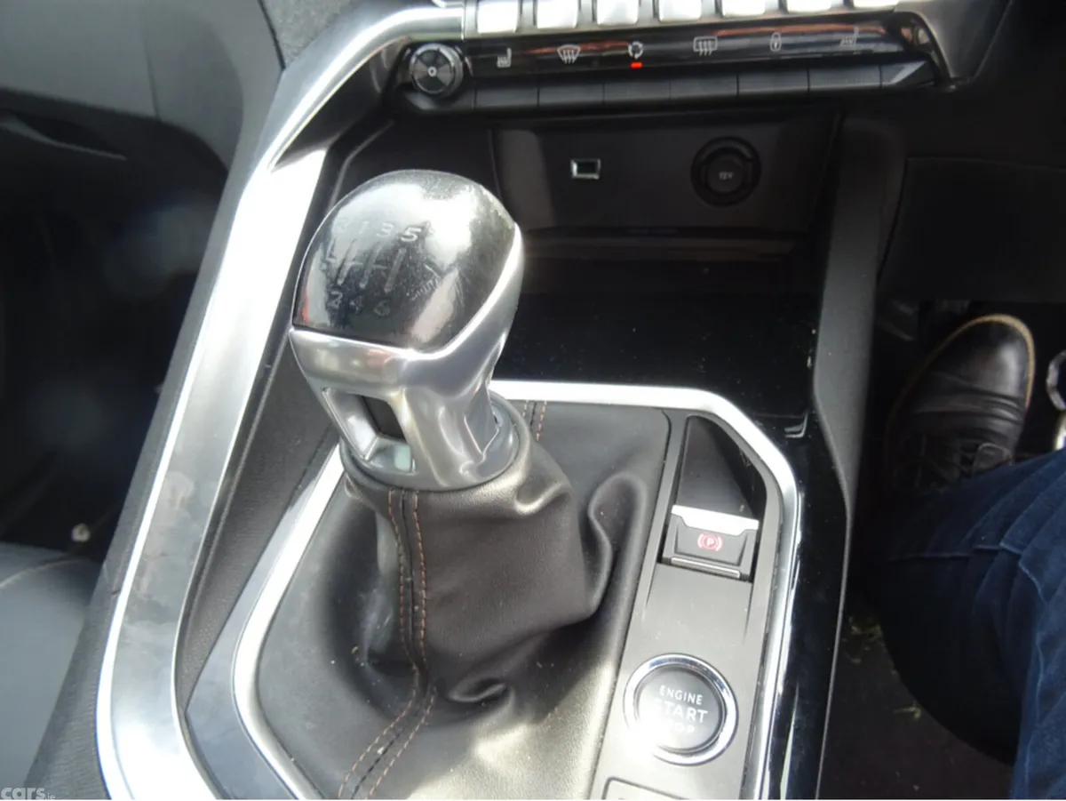 Peugeot 3008 Hatchback, Diesel, 2018, Red