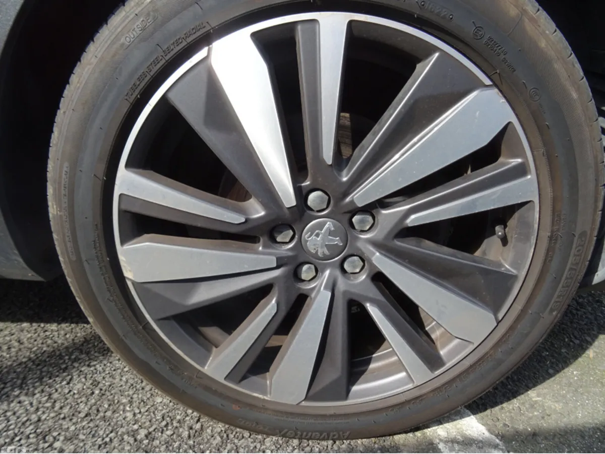 Peugeot 3008 Hatchback, Diesel, 2018, Red
