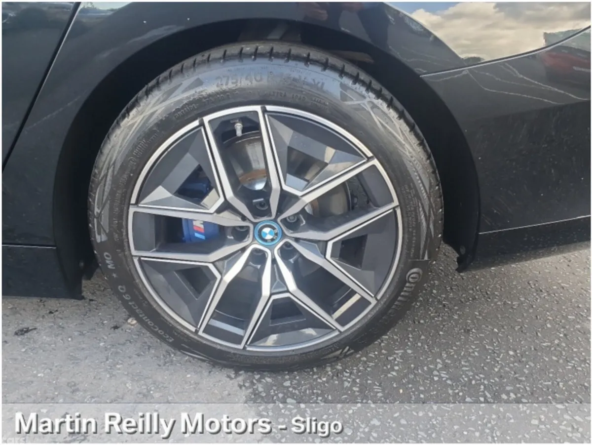 BMW 5-Series Estate, Petrol Plug-in Hybrid, 2025, Black