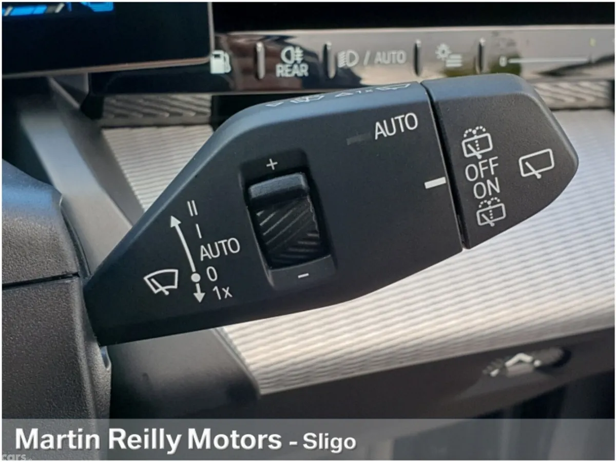 BMW 5-Series Estate, Petrol Plug-in Hybrid, 2025, Black