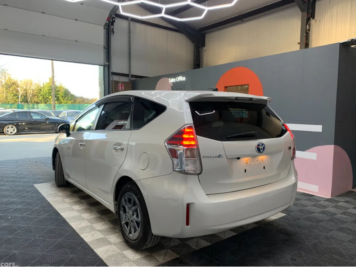 Toyota Prius MPV, Petrol Hybrid, 2017, White