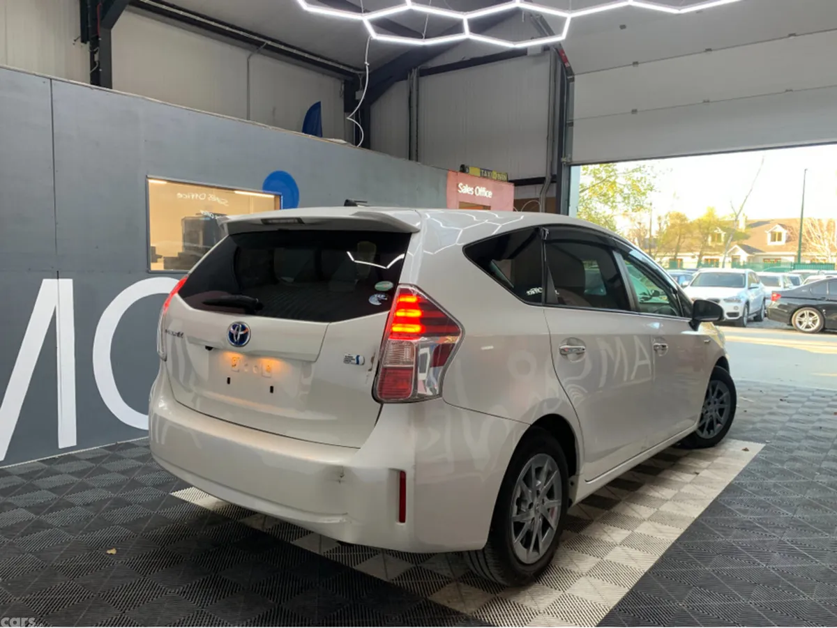 Toyota Prius MPV, Petrol Hybrid, 2017, White