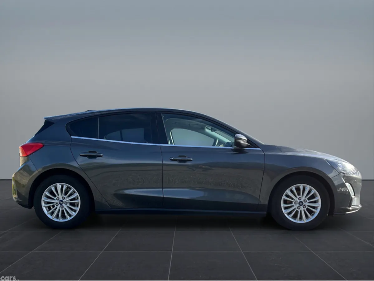 Ford Focus Hatchback, Petrol Hybrid, 2021, Grey
