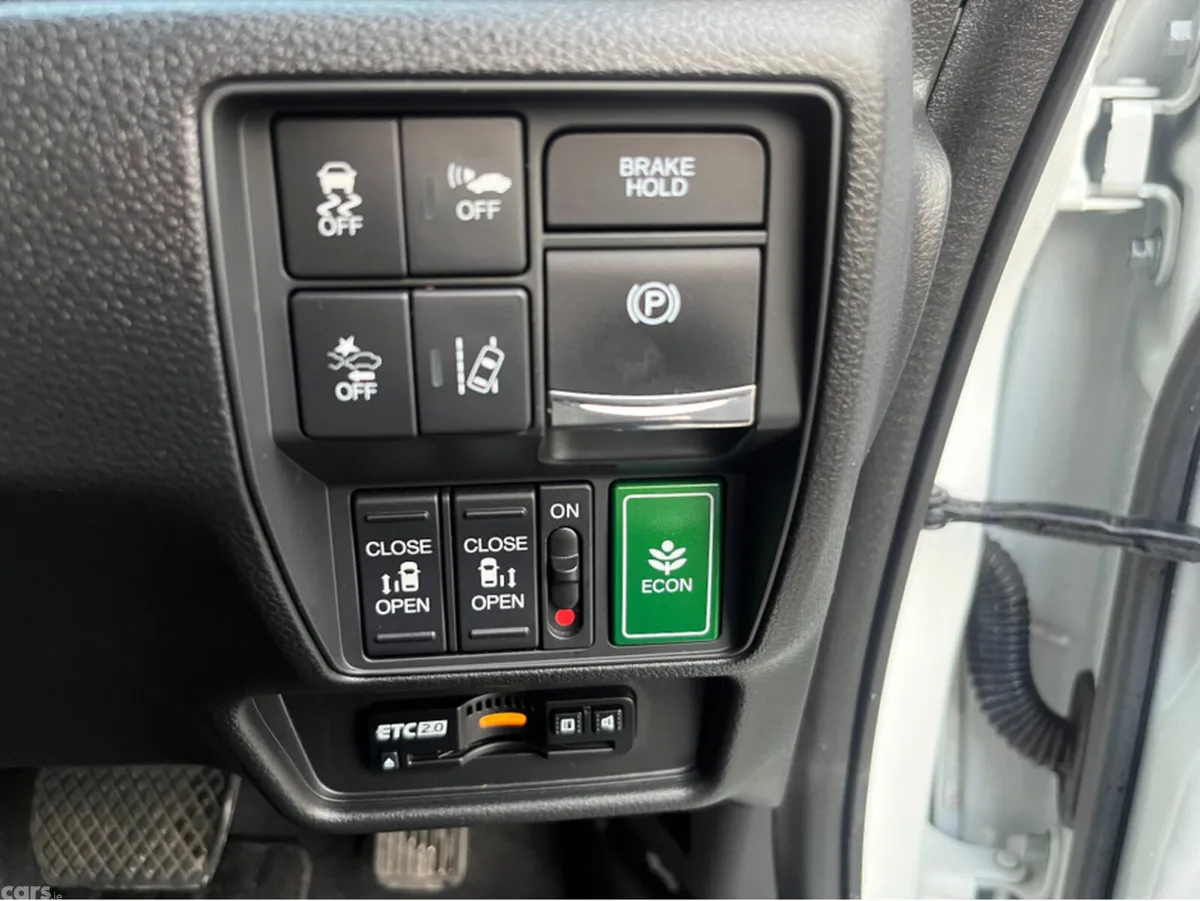 Honda Odyssey MPV, Petrol Hybrid, 2019, White