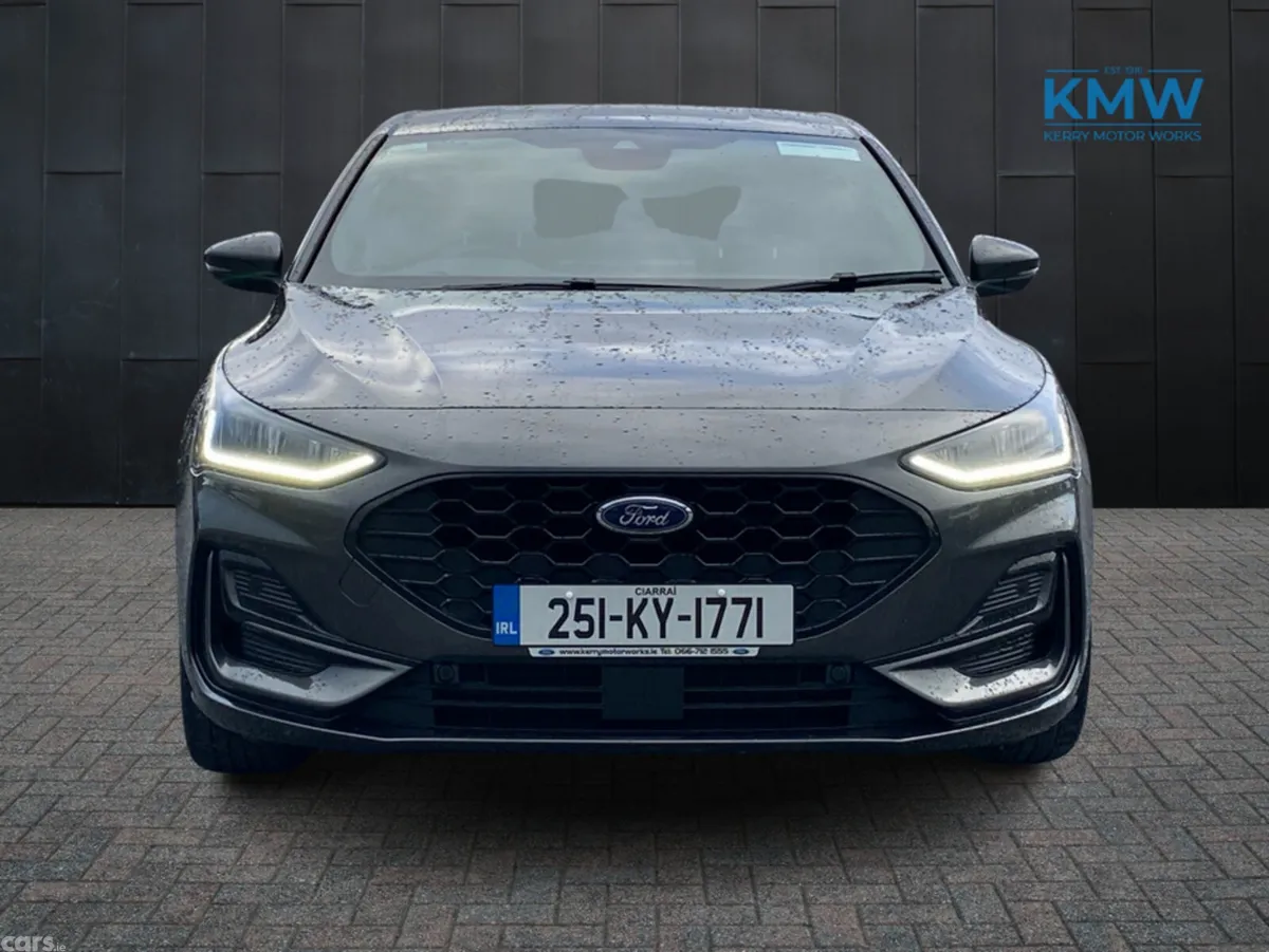 Ford Focus Hatchback, Petrol, 2025, Grey