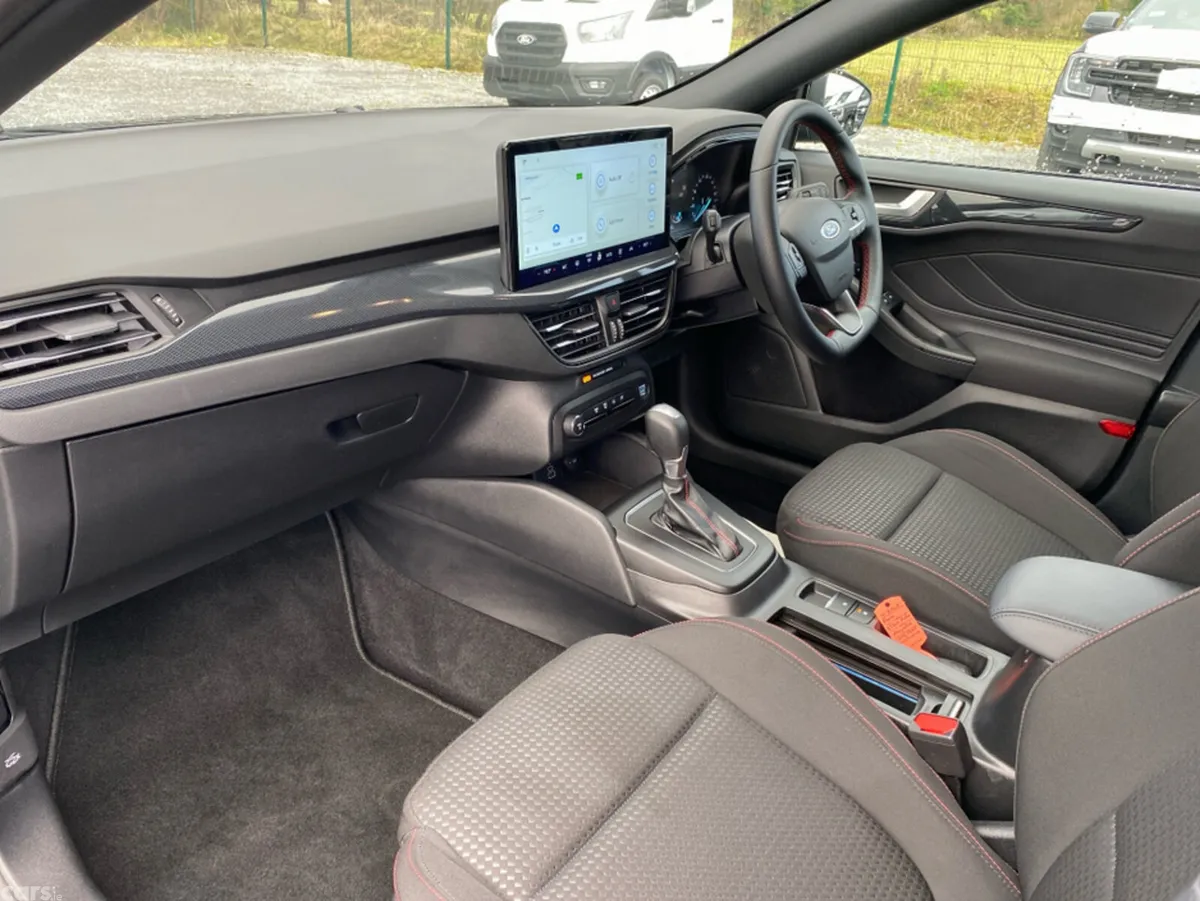 Ford Focus Hatchback, Petrol, 2025, Grey