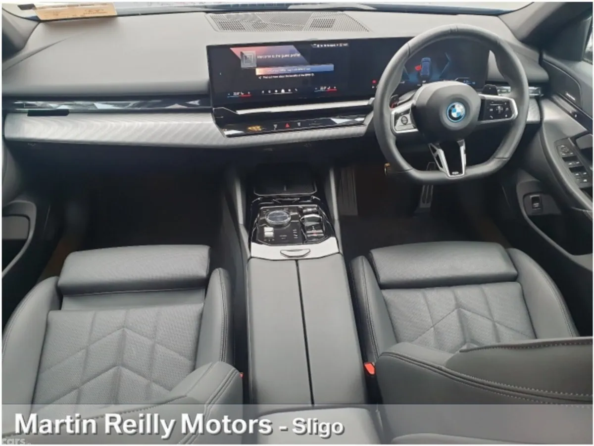 BMW 5-Series Estate, Petrol Plug-in Hybrid, 2025, Blue