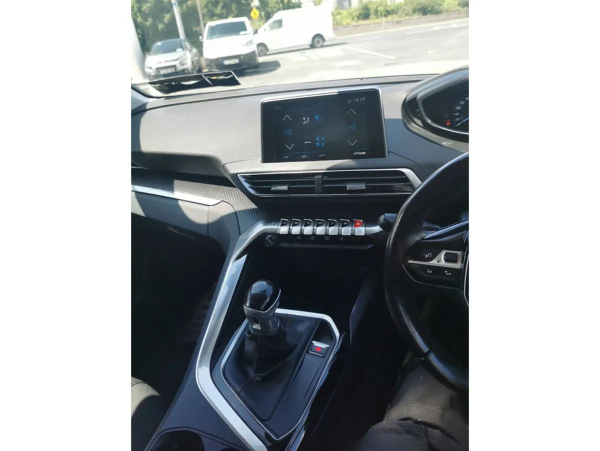 Peugeot 3008 Hatchback, Diesel, 2017, Red