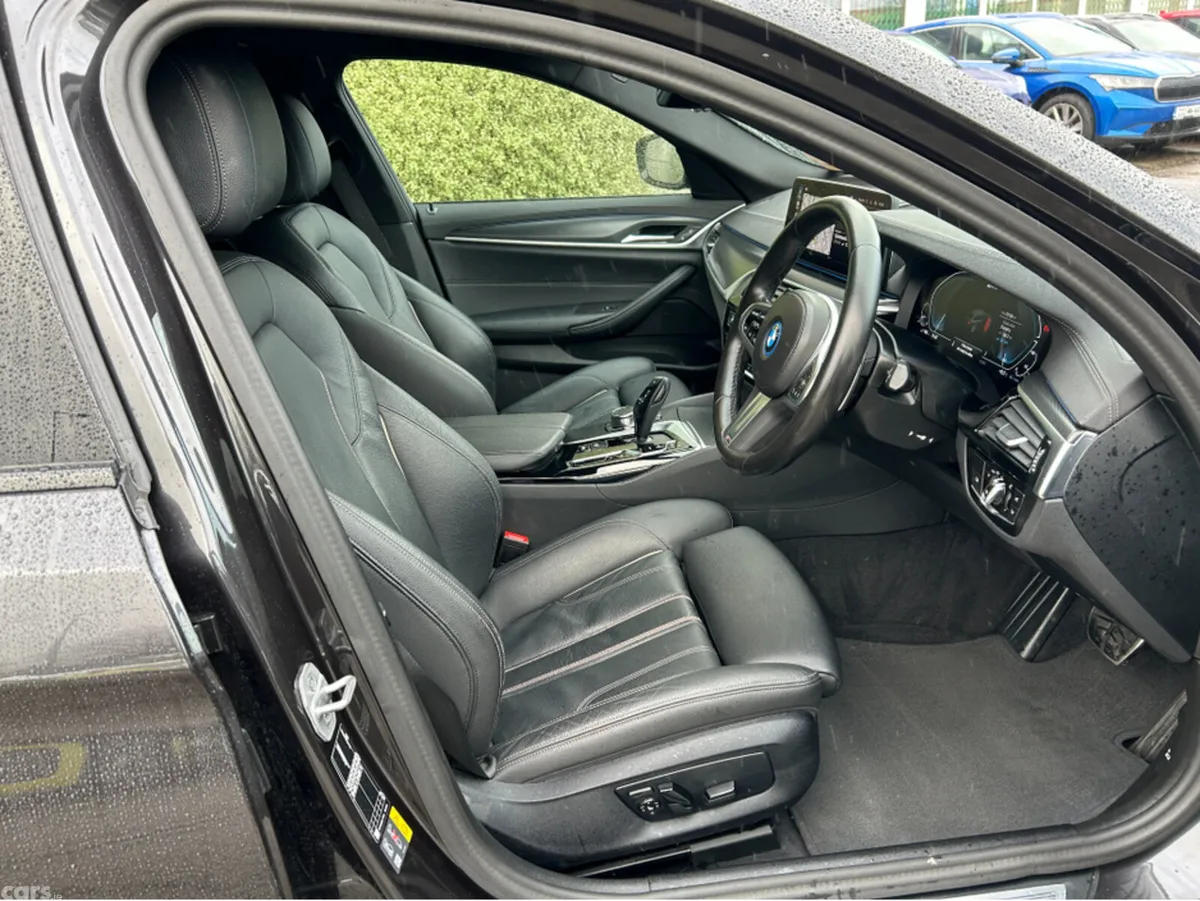 BMW 5-Series Estate, Petrol Plug-in Hybrid, 2022, Grey