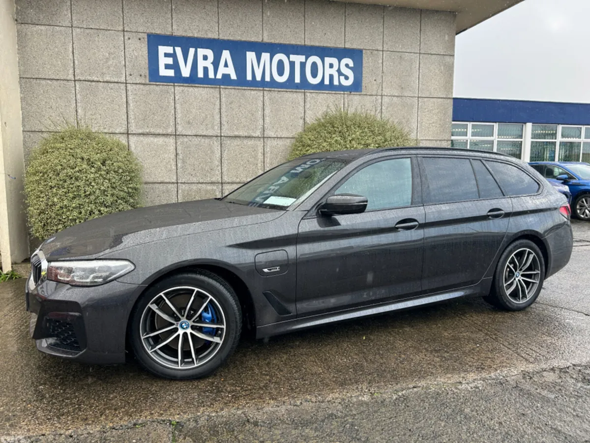 BMW 5-Series Estate, Petrol Plug-in Hybrid, 2022, Grey