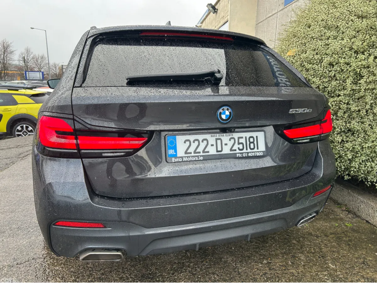 BMW 5-Series Estate, Petrol Plug-in Hybrid, 2022, Grey