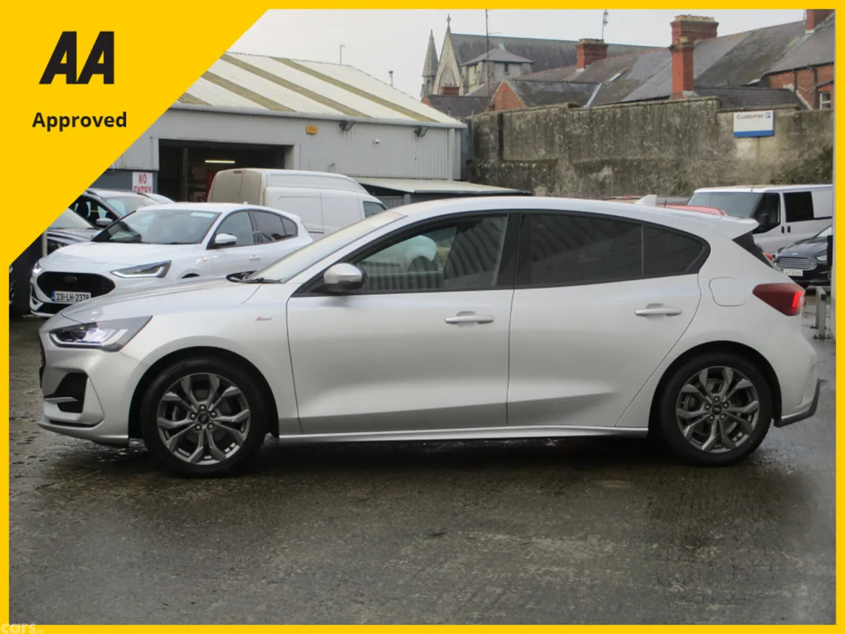Ford Focus Hatchback, Petrol, 2023, Silver