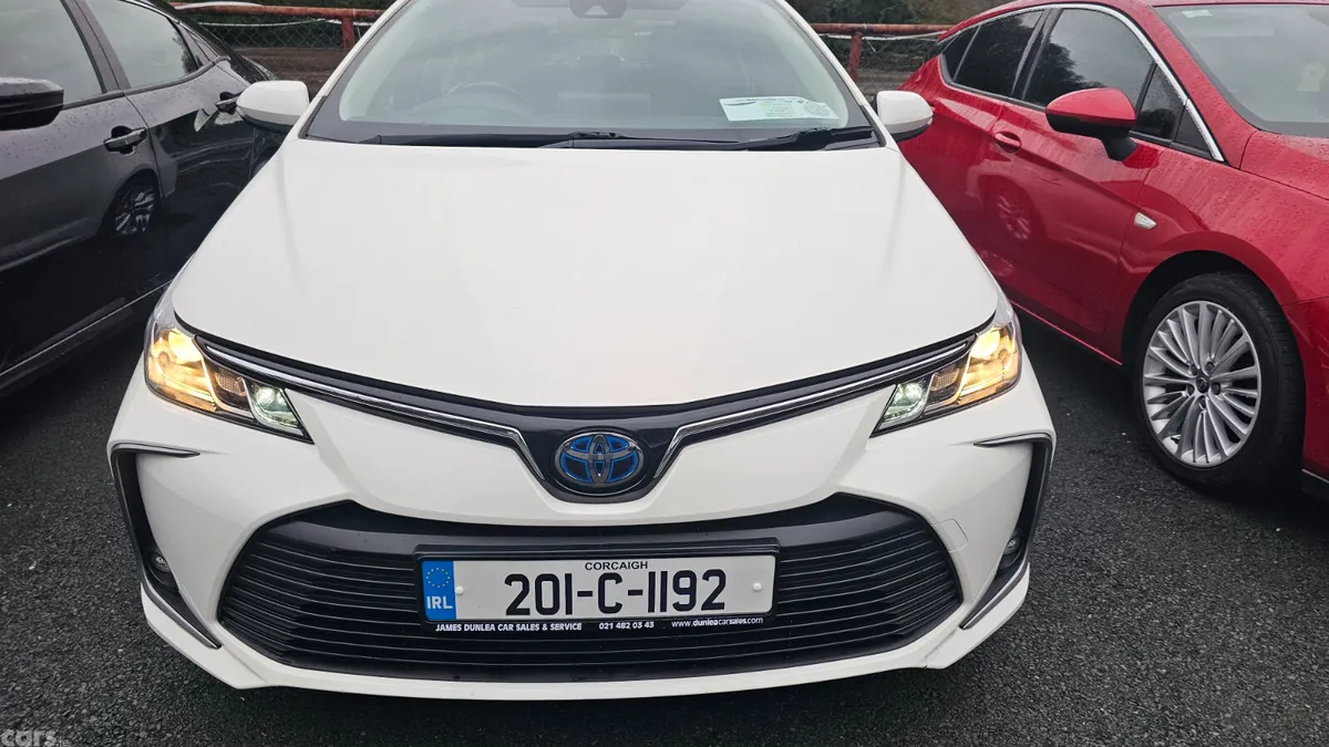 Toyota Corolla Saloon, Petrol Hybrid, 2020, White