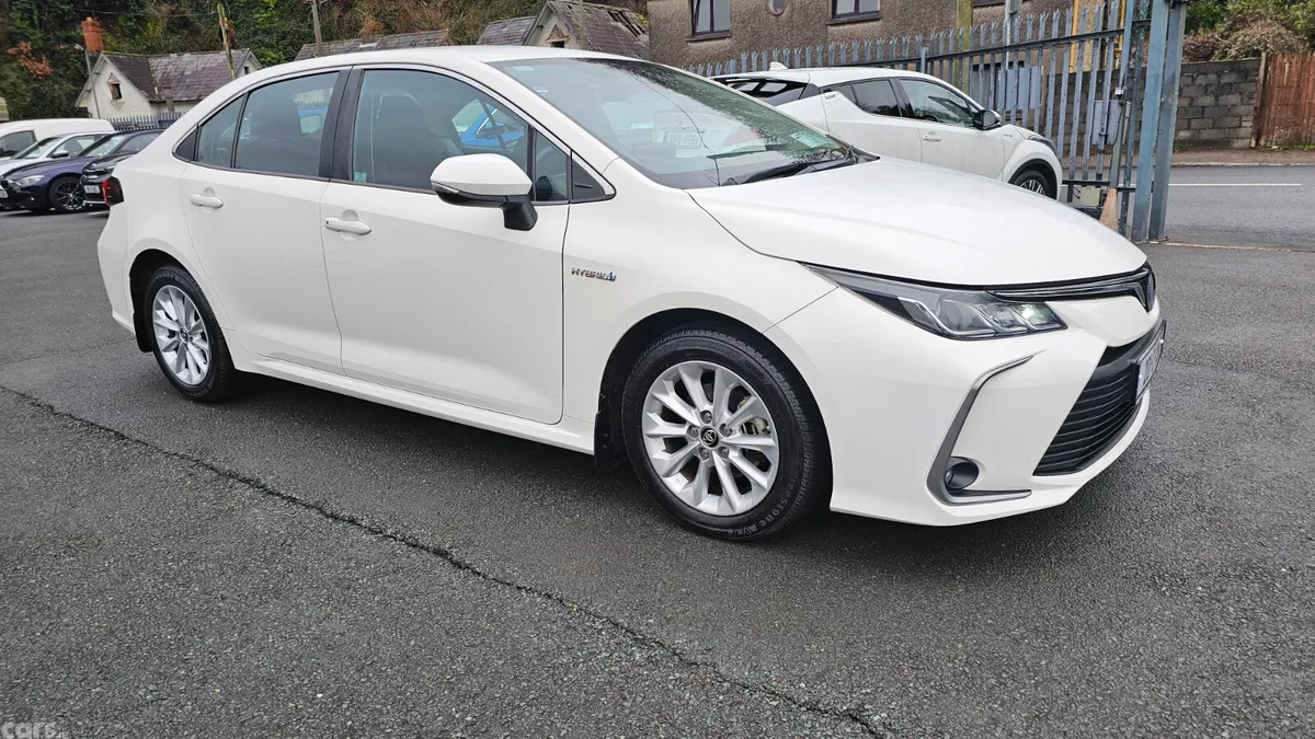 Toyota Corolla Saloon, Petrol Hybrid, 2020, White